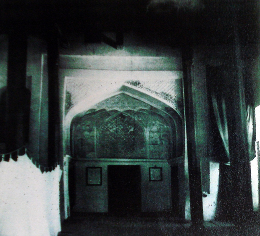 نماي داخلي شبستان و ايوان ورودی امامزاده