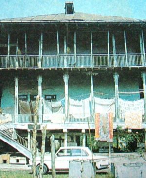 تاثیر اقلیم بر فرم ساختمان